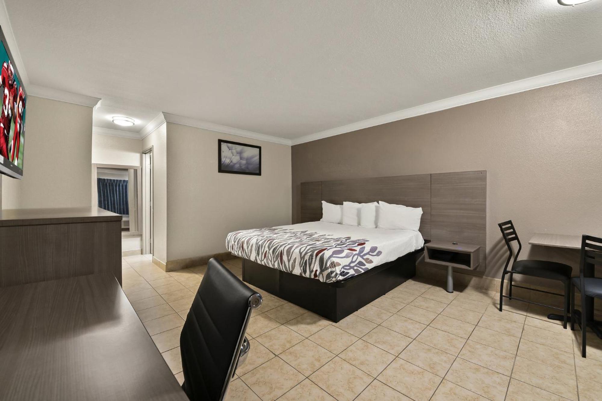 Red Roof Inn Los Angeles - Bellflower Exterior photo